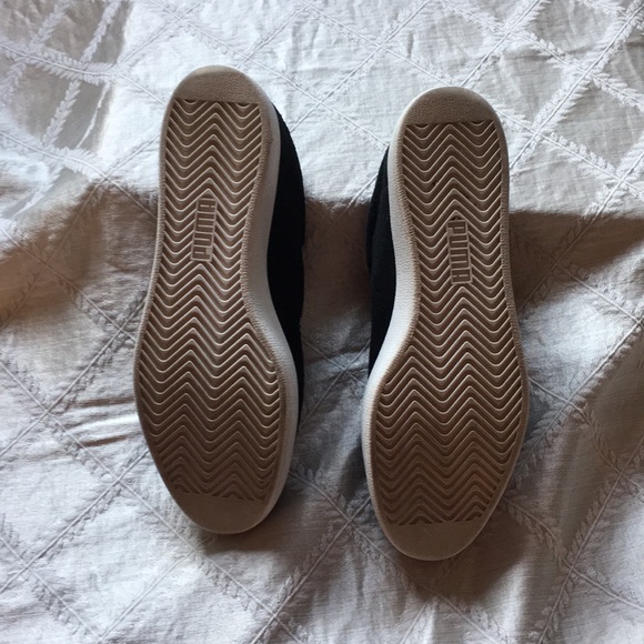 Puma Sneakers, Black with Patent Leather, Size 6 - Picture 5 of 7